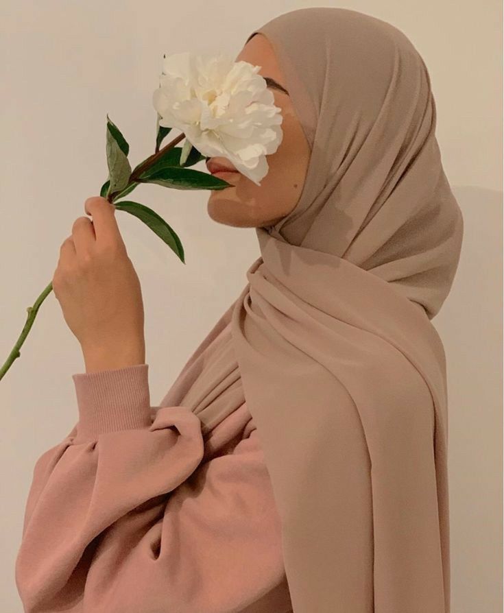 A beautifully pleated chiffon hijab in sugar crush tones, featuring soft, lightweight fabric for a stylish and comfortable drape. Perfect for casual, work, and special occasions.