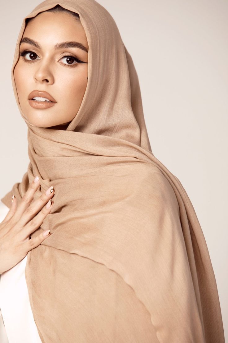 A beautifully pleated chiffon hijab in sugar crush tones, featuring soft, lightweight fabric for a stylish and comfortable drape. Perfect for casual, work, and special occasions.